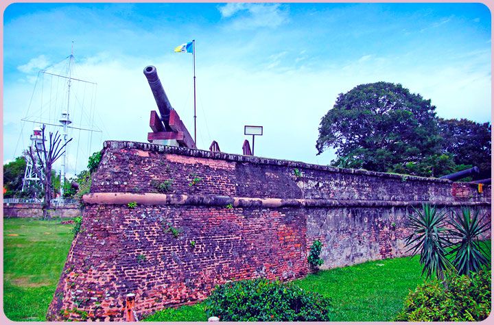 phao-dai-cornwallis-tren-dao-penang-malaysia_du-lich-viet